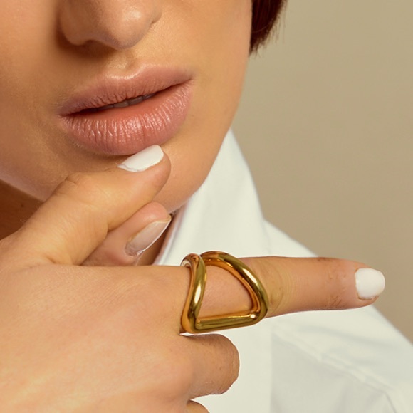 CXC NWT 8 9 Victoria Ring in Gold • Chunky Rounded Statement Piece • Boutique - Picture 1 of 16